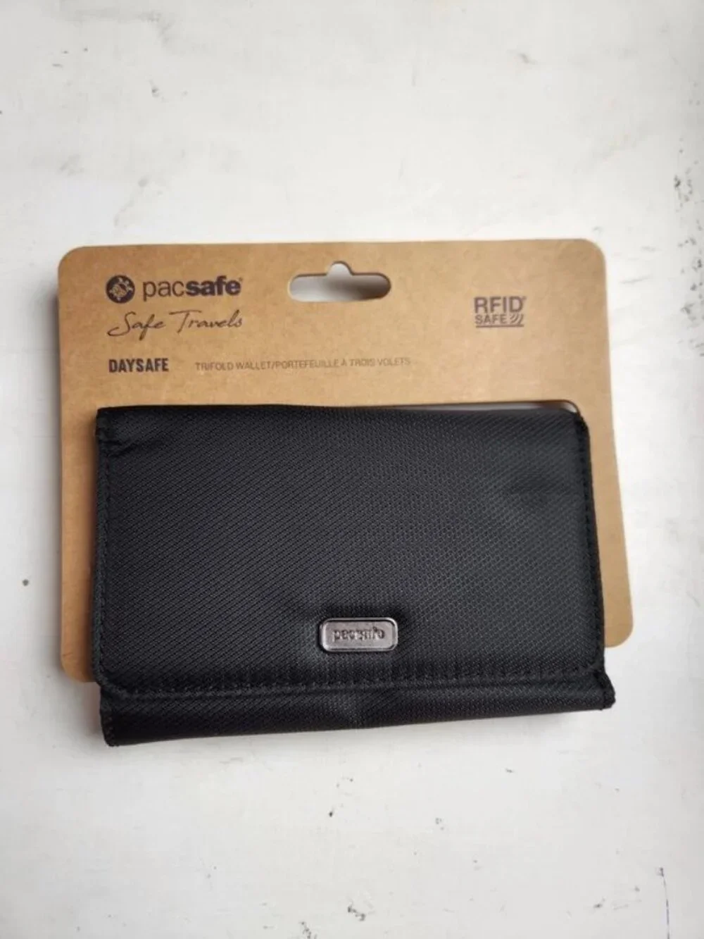 Pacsafe  Daysafe RFID Blocking Trifold Wallet  Black New with Tags